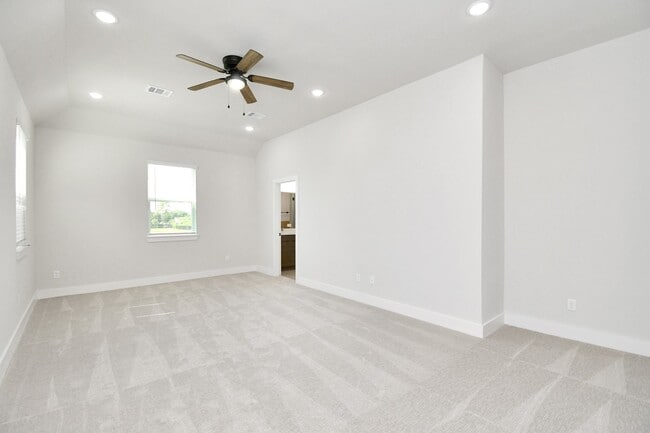 Photo - 311 Charlock St
