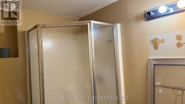 Photo - 215 Thurman Cir