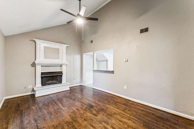 Building Photo - Charming 2 Bedroom, 2 Bath with Extra Loft Space Available Now!