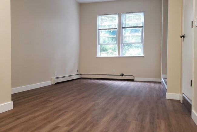 Building Photo - 65 Brookline St Unit 2 Rental