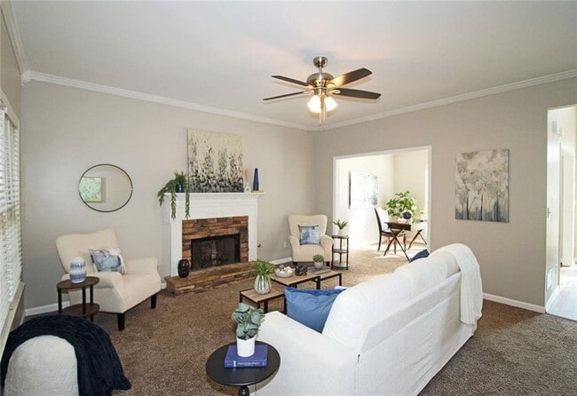Photo - 1213 Kingsbury Ln