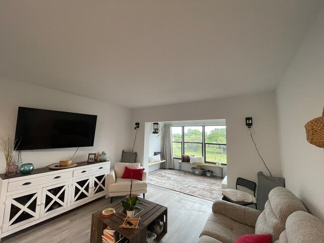 Photo - 1020 Country Club Dr Unit 406