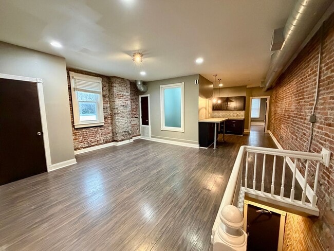 Building Photo - 4603 Butler St Unit 2