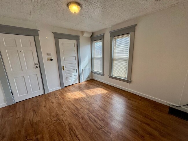Photo - 937 Leonard St NW Unit Apt 2