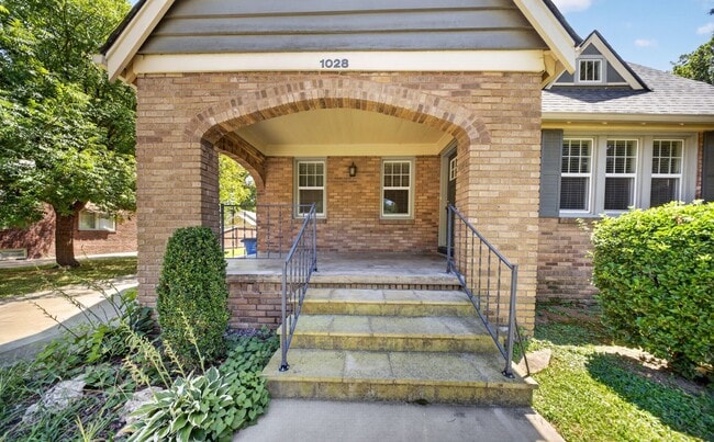 Photo - 1028 E 33rd Pl