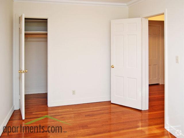 Bedroom - Woodbrook Village Apartments