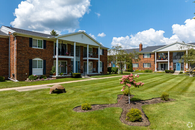 Collingwood Village - Collingwood Village Apartments