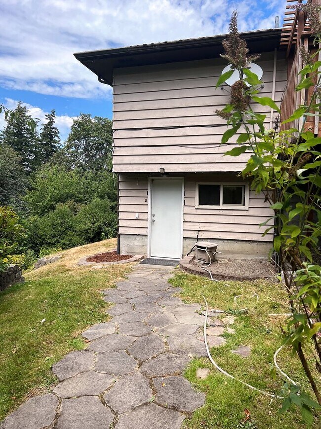 Building Photo - 19857ham Unit B Rental
