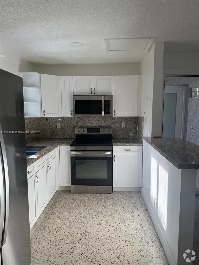 Building Photo - 458 E 31st St Unit 4 Rental