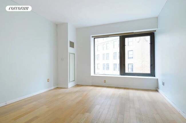 Photo - 75 Wall St Condo