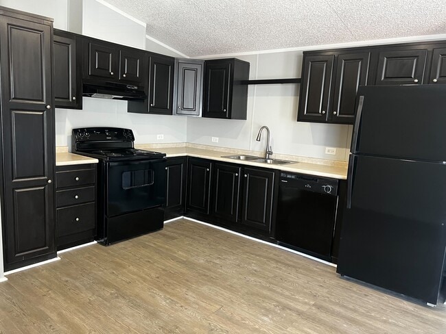 Photo - 709 N Collins Fwy