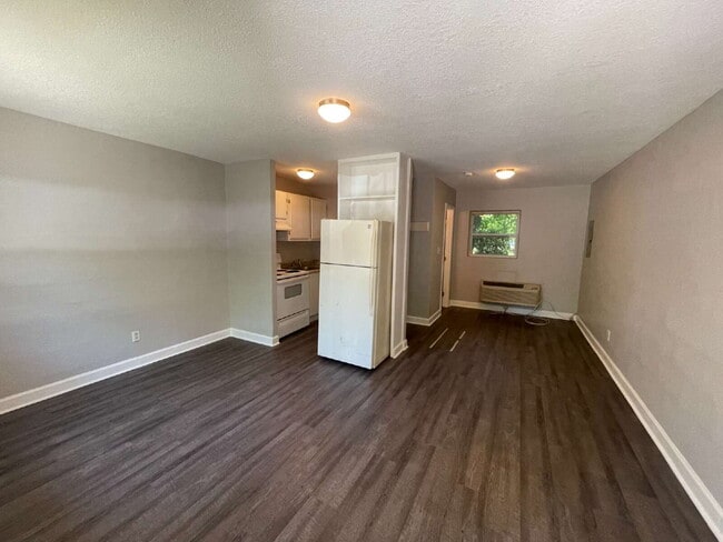 Building Photo - Upgraded studio! Unit 13