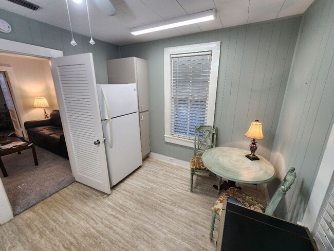 Photo - Quaint downtown riverside 2 Bedroom 1 Bath...