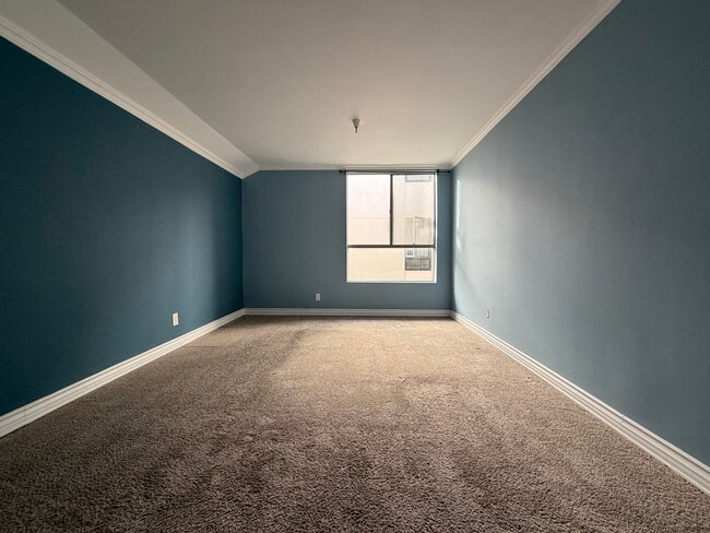 Photo - 5143 Bakman Ave Unidad 316