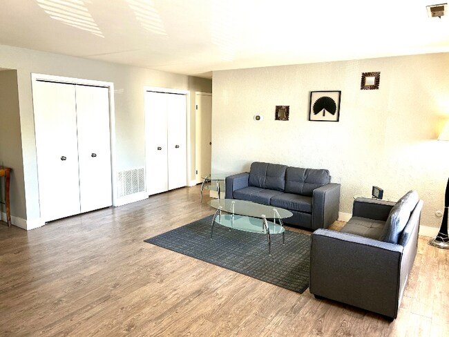 4028 N Illinois Ave Unit 6