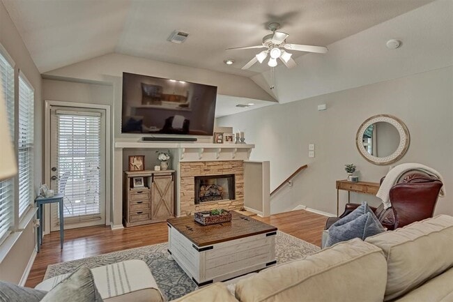 Building Photo - 87 Woodlily Pl