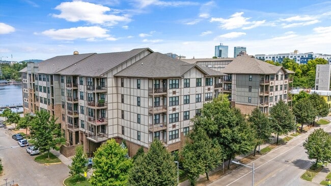 Building Photo - 445 W Blount Ave Unit 528 Rental