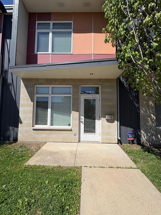 Photo - Beautiful 1 bedroom Modern Townhome Unit 1318 Shelby #B 120% AMI