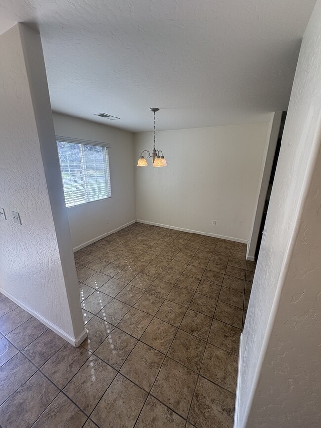 3431 N Linda Vista St