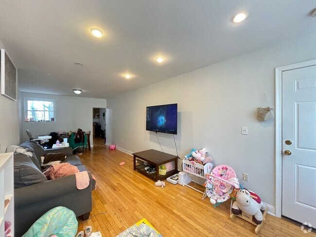 Building Photo - 1436 S Broad St Unit 1FL Rental
