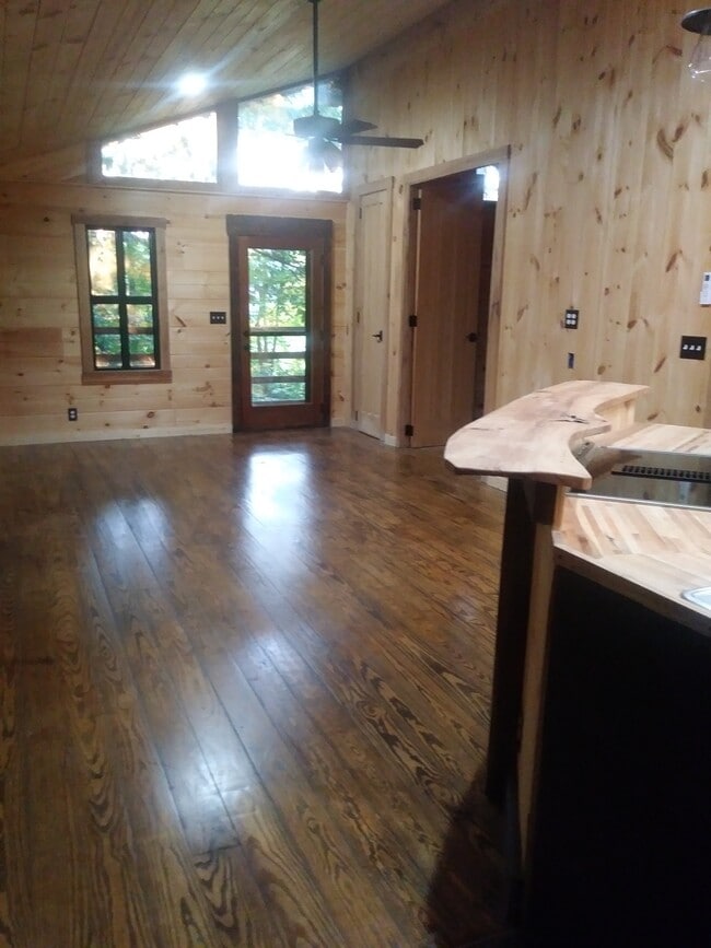 Building Photo - 428 Whitehead Rd Unit Log cabin Rental