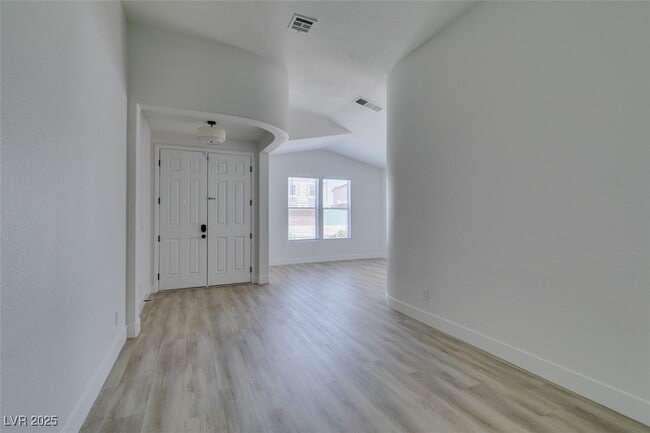 Photo - 823 Wintersweet Rd