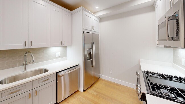 Building Photo - 230 Tremont St Unit 2 Rental