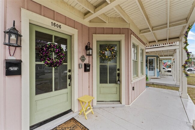 Photo - 1606 Avenue L
