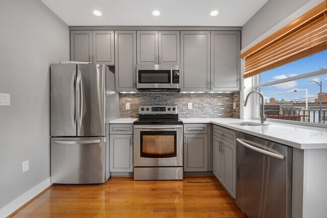 Photo - 1778 Lyman Pl NE