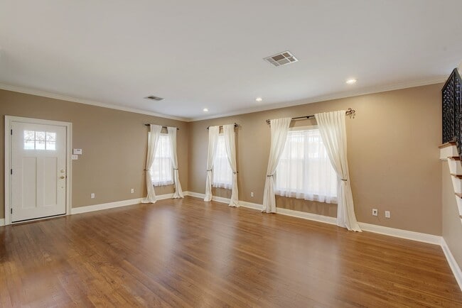 Photo - 1507 Elton Ln