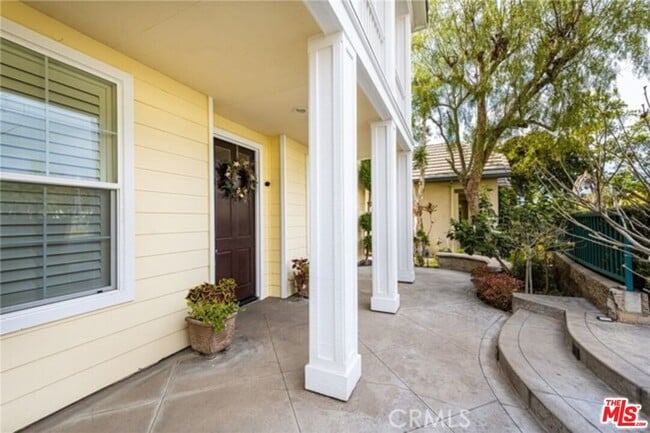 Photo - 2088 Ward St