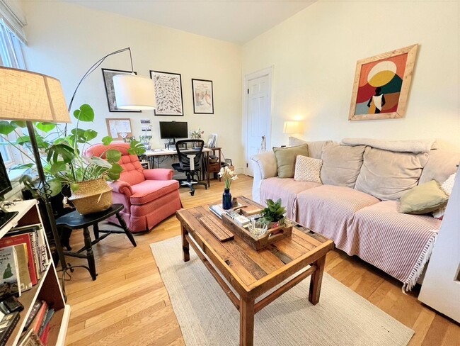 Photo - 18 Gray St Unit 2