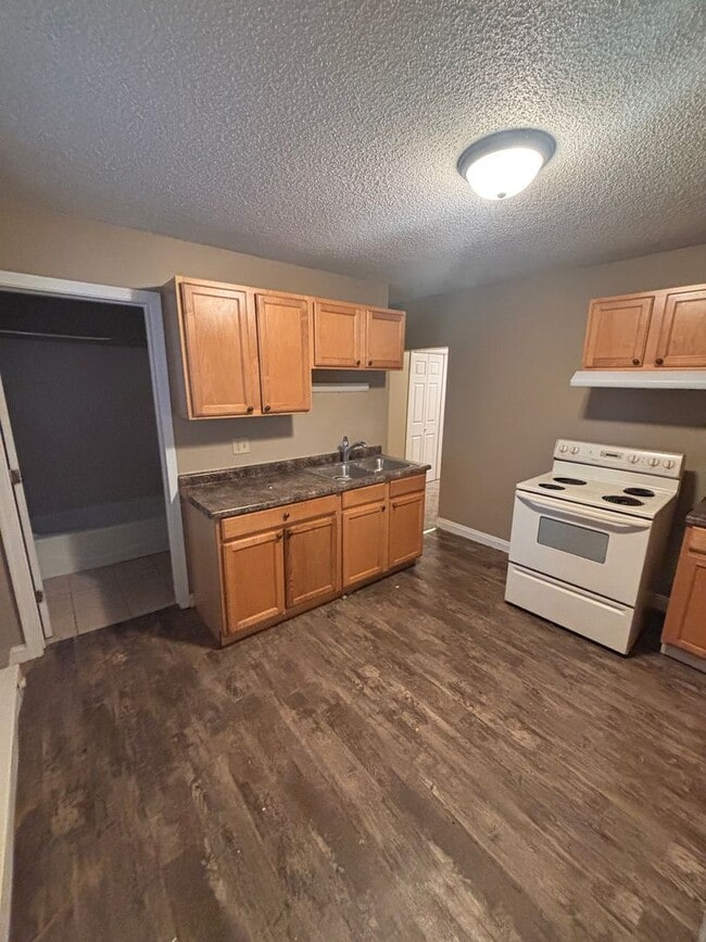 Building Photo - 880 Wilson Ave Unit 2