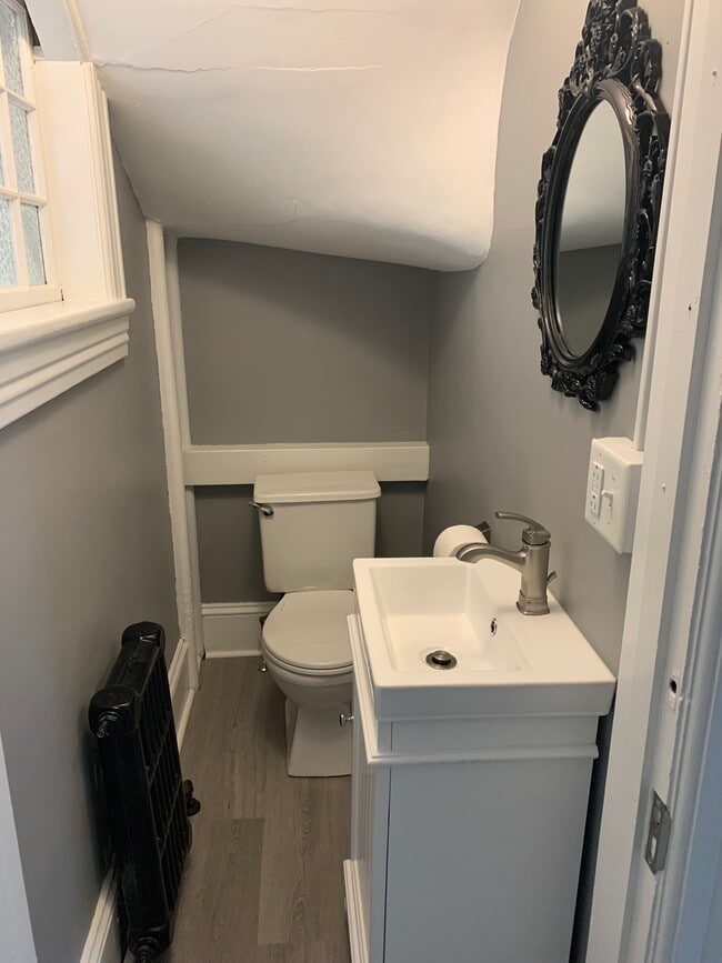 Building Photo - 128 E Wayne Ave Unit 2