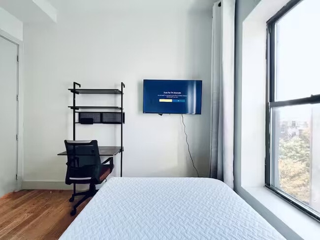 Photo - Furnished room/NOT APARTMENT Unit 4