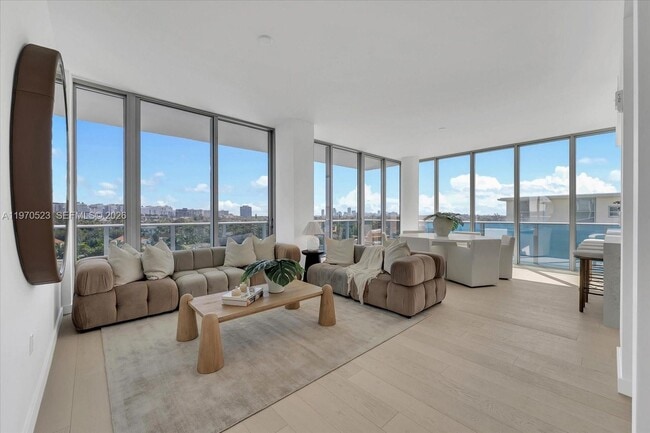 9201 E Bay Harbor Dr Unit LPH01