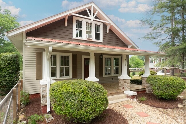 Building Photo - Siler City Charmer! Fenced in yard and mov... Rental
