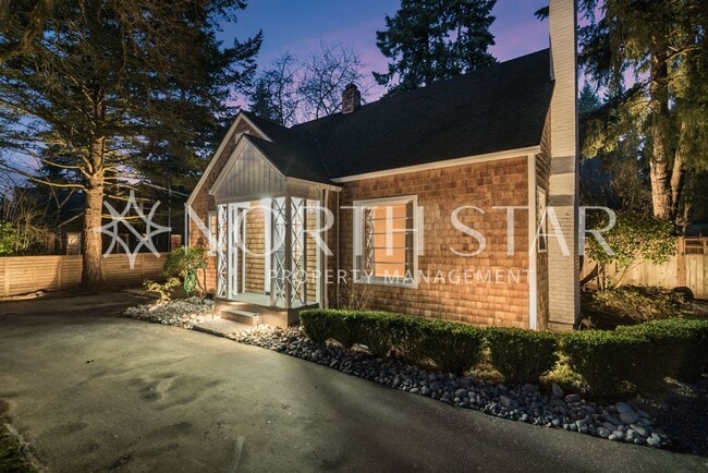 Building Photo - Newly Remodeled Lake Oswego Cottage With Lake Access.