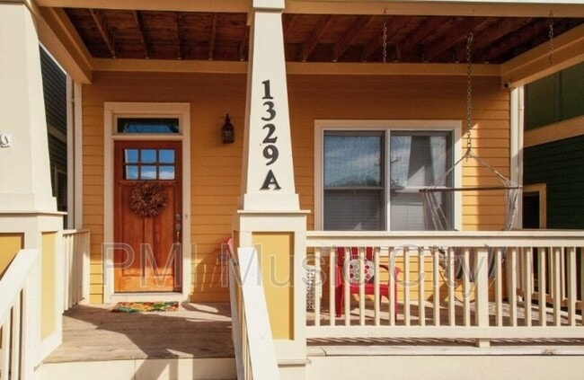 Photo - 1329A Meridian St