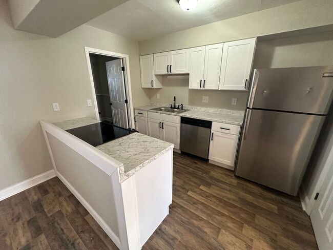 Building Photo - Spacious 2 Bed 1 Bath unit in great location Rental