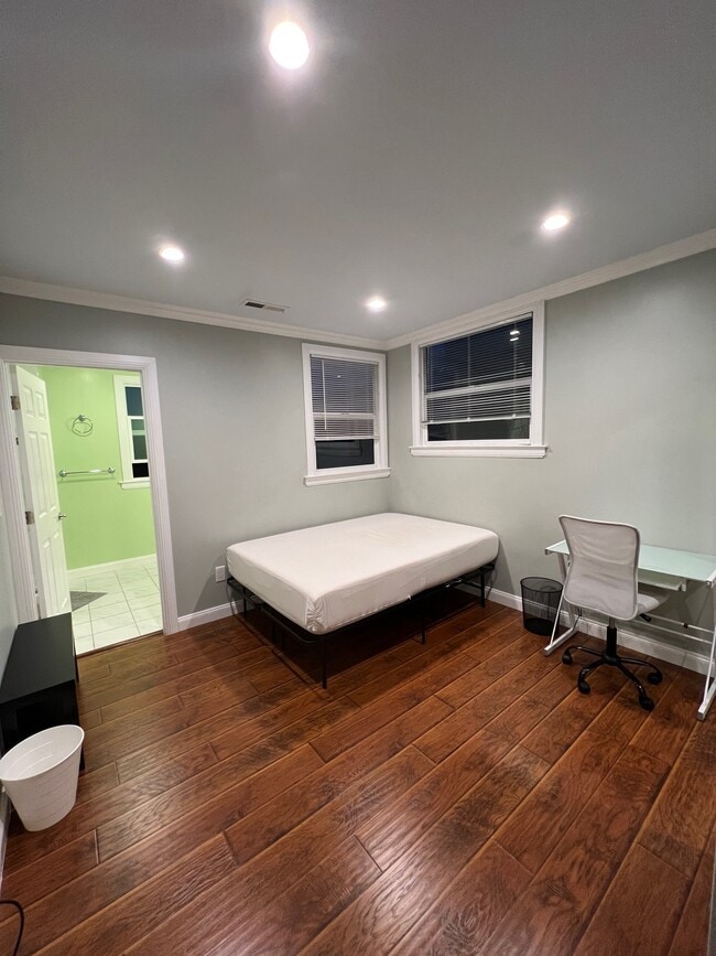 Photo - 825 Geneva Ave