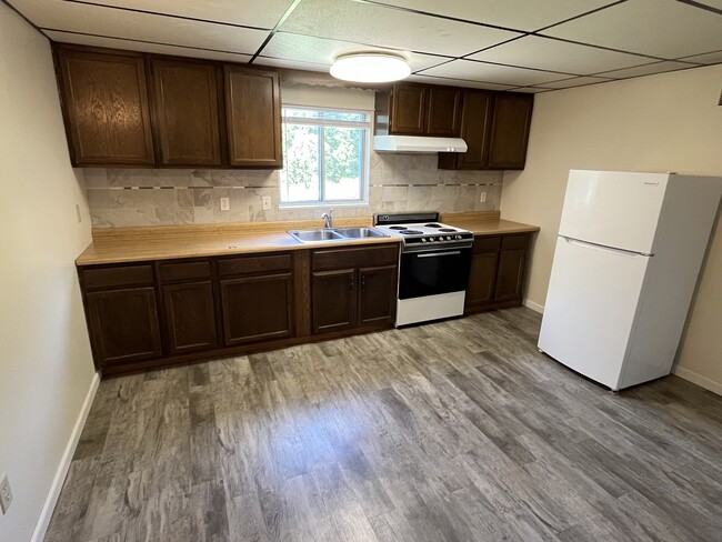 Building Photo - 1656 Louisa Ave Unit 2