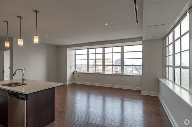 1BR, 1BA - 886SF - Kitchen and Living Area