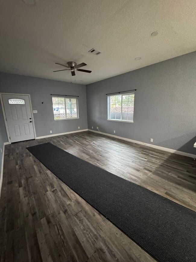 Photo - 3 bed /2 ba house - Olivehurst