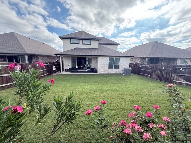 Building Photo - 2024 Wilsons Warbler Dr