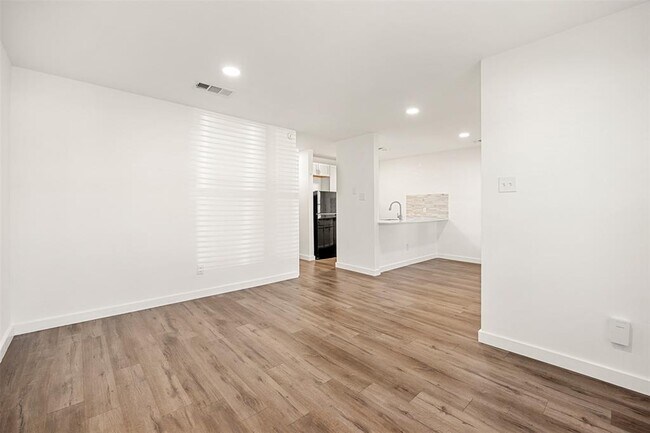 6409 Burns St Unit 106