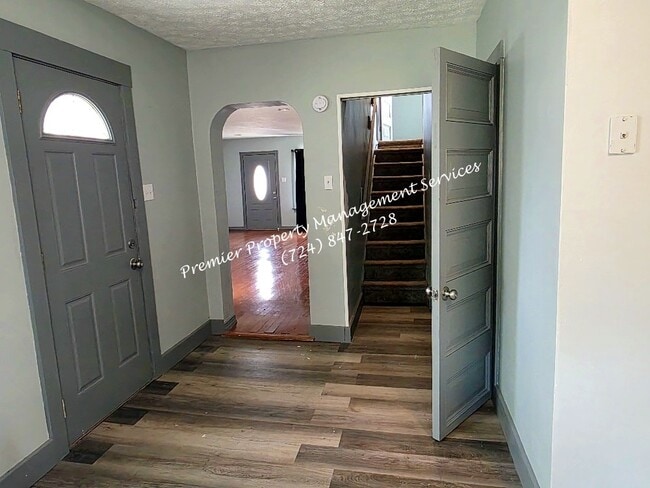 Photo - 911 4th Ave