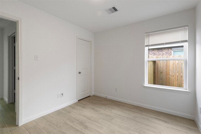 Photo - 8115 Vacek Meadows Loop