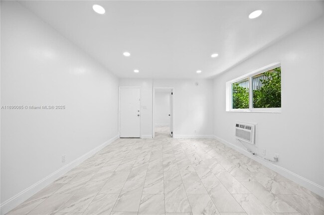 Building Photo - 411 SE 3rd Ave Unit 1-5