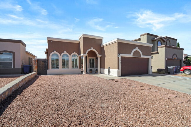 Photo - 2037 Shreya St